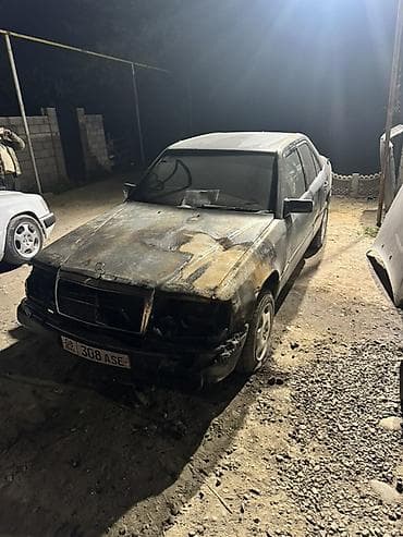 Mercedes-Benz 190: 1990 г., Седан