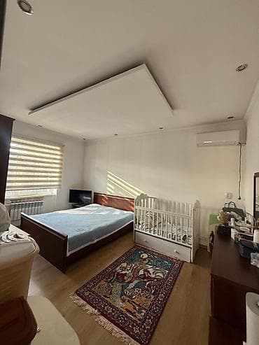 4: 🏡 Продаётся двухэтажный дом (полдома с отдельными воротами и двором) 📍 — 8
