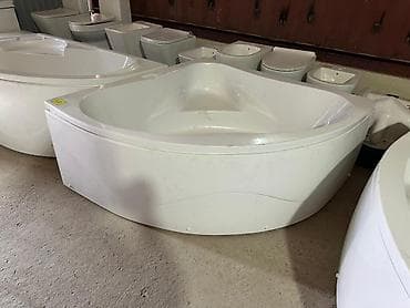 новый уголок: Угловая акриловая ванна белого цвета с интегрированным сиденьем — 3