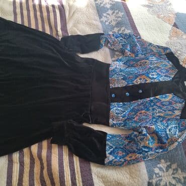 срочно продаю в связи с переездом: Платье 48размера, из велюра и шелка. Длина французская, носить с — 3