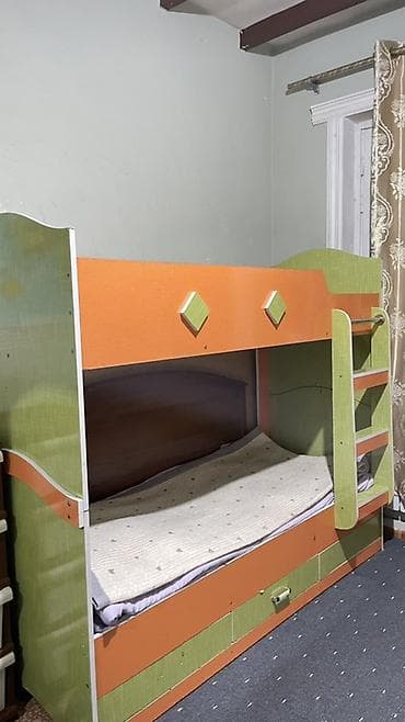 Двухъярусная детская кровать, Б/у, ЛДСП, цвет - Зеленый