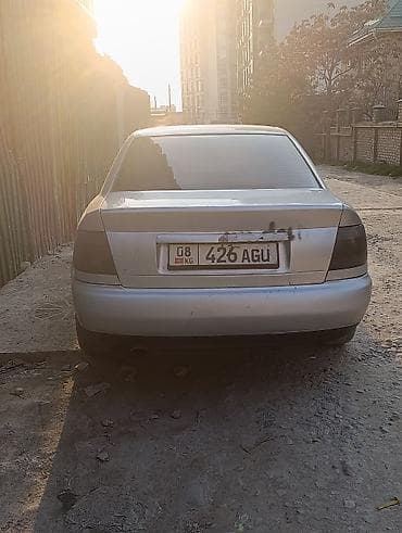 кузов автомобиля: Audi A4: 1996 г., 1.8 л, Ручные, Бензин, Седан — 4