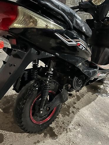 rx крышка: Скутер (50–150 см³, по виду линейки Z/ZS) в чёрном цвете с агрессивной — 5