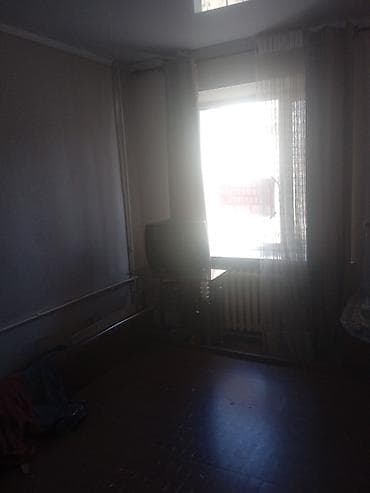 с подселением аламедин 1: Продаю 2комнатную кв - Просторная кухня с комплектом верхних и нижних — 4