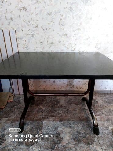 Промышленная химия: Продаётся прочный стол с железными ножками. Отлично подходит для — 2