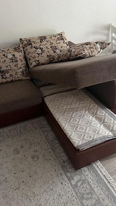 Угловые диваны: Угловой диван, C подушками — 3