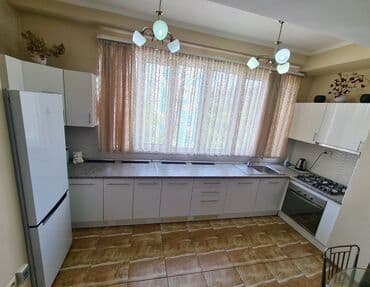 2 х комнатную квартиру по суточно в 8 мкр: 2 комнаты, Собственник, С мебелью полностью — 5