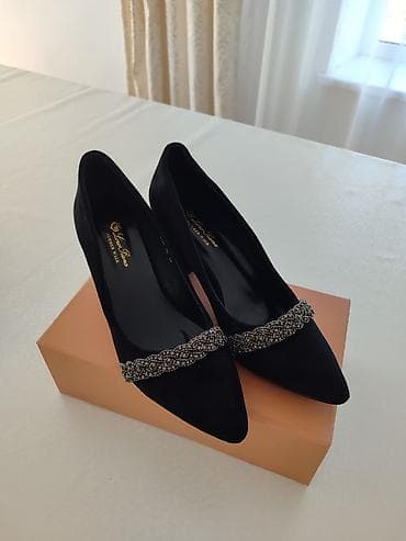 lore piano: Туфли женские классические, черные, с заостренным мысом и устойчивым — 1