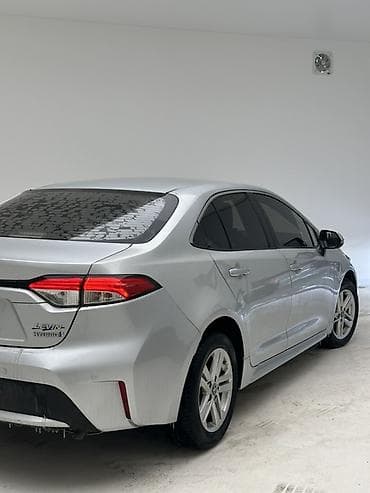 Toyota: Toyota Corolla: 2020 г., 1.8 л, Вариатор, Гибрид, Седан — 5