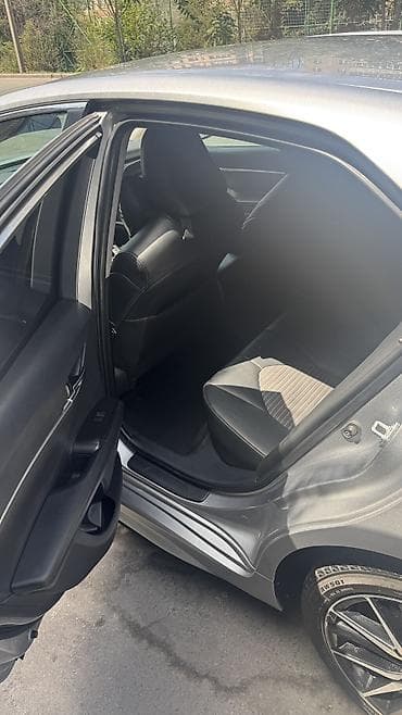 Toyota Camry: 2022 г., 2.5 л, Типтроник, Бензин, Седан — 10