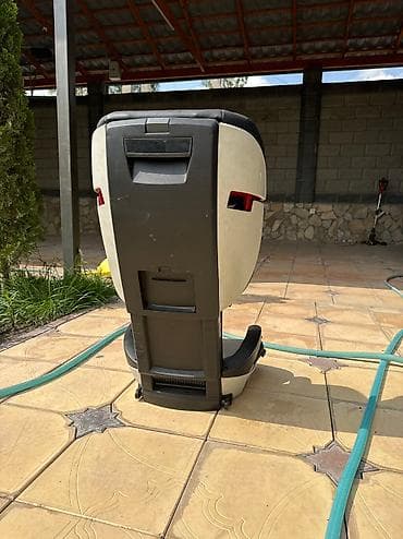 Subaru: Автокресло, цвет - Черный, Б/у — 3