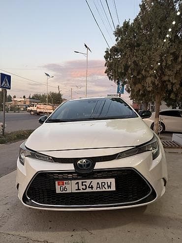 Toyota Corolla: 2020 г., 1.8 л, Автомат, Гибрид, Седан — 2