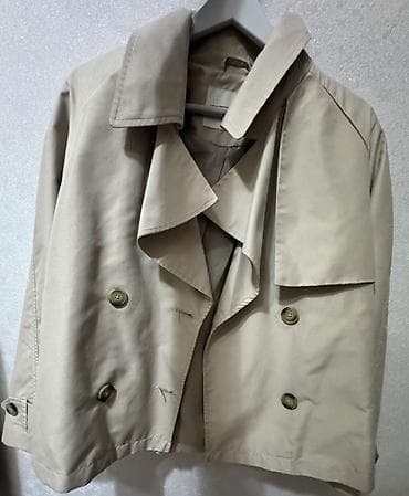 soft shell: Короткий тренч/пальто-накидка бежевого цвета
размер 36 — 2