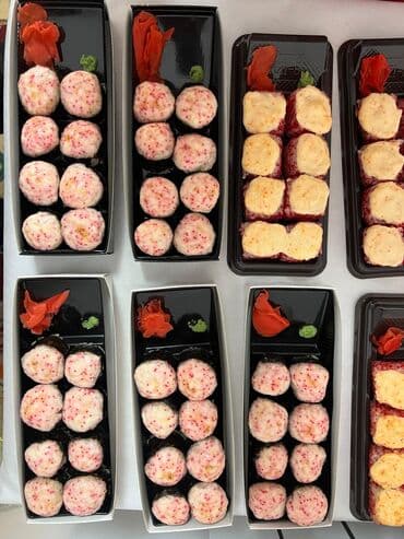 суши кейс: Сеты запечённых роллов в одноразовых лотках заказ алабыз Суши роллы — 7