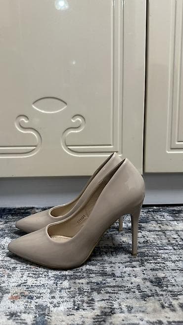 Жеке буюмдар: Туфли-лодочки

- Цвет: бежевый 
- Материал: лакированная экокожа — 2