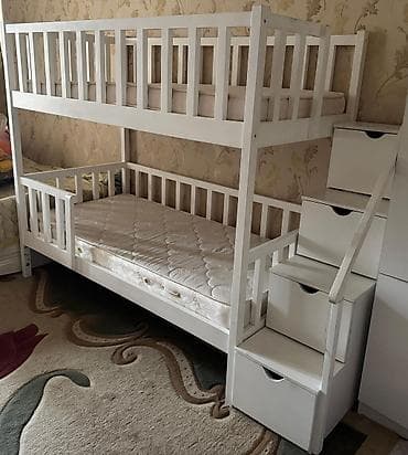 Детские электрокары: Двухъярусная детская кровать, Б/у, Натуральное дерево, цвет - Белый — 1