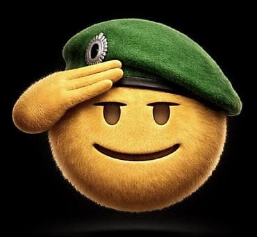 Патч-нашивка “Смайл с беретом и салютом” - Яркий дизайн: круглый