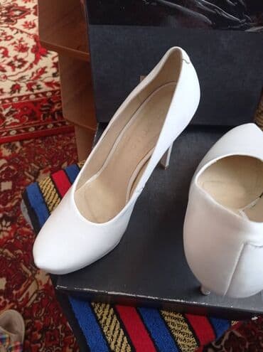 свадебные платья больших размеров: Продаю свадебное платье, размер 44-46, (регулируется сзади корсет) — 4