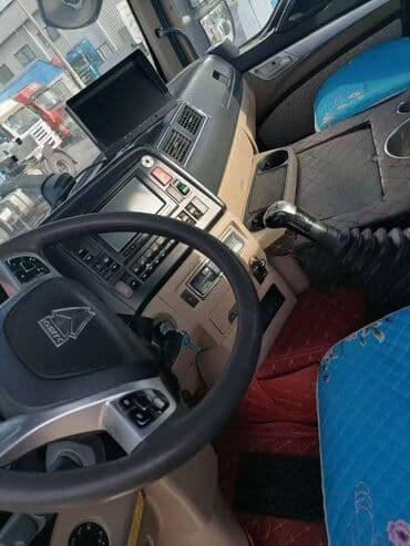 шины разноширокие: Тягач, Howo, 2021 г., Бортовой — 2