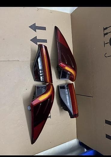 Комплект стоп-сигналов Toyota 2020 г., Б/у, Оригинал — 2