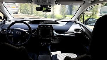 lend cruiser: Toyota Prius: 2019 г., 1.8 л, Гибрид, Хэтчбэк — 5