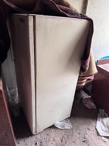 мебель для телевизора: Швейная машинка чайка 3. рабочая холодильник бирюса. рабочий — 3