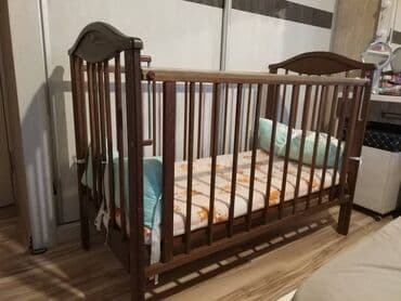 деревянную детскую кровать: Продаю детскую кроватку из натуральной древесины. Размер спального — 1