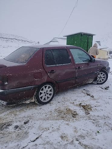 осень весна: Volkswagen Vento: 1993 г., 1.8 л, Ручные, Седан — 2