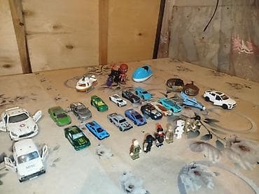 rey ben: Набор игрушек для мальчиков: мини‑фигурки и машинки Состав: - 8 — 4