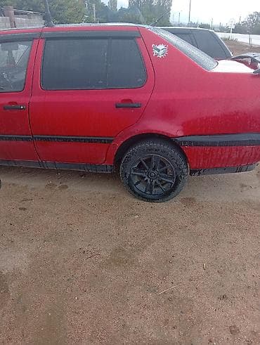 Volkswagen Vento: 1992 г., 1.8 л, Кол менен иштөөчү, Седан — 1