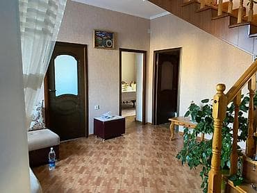 селый дом: Дом с благоустроенным двором и навесом - Двухэтажный жилой дом с — 5