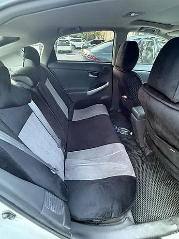 экономичный авто: Toyota Prius: 2010 г., 1.8 л, Вариатор, Гибрид, Хэтчбэк — 8