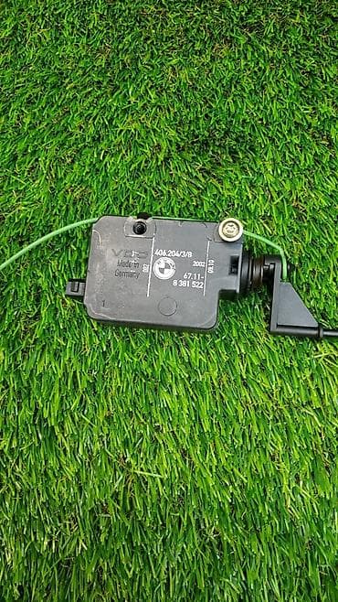 e65: Активатор замка крышки бензобака BMW 7-серия E65 Номер 8 381 522 Год — 2