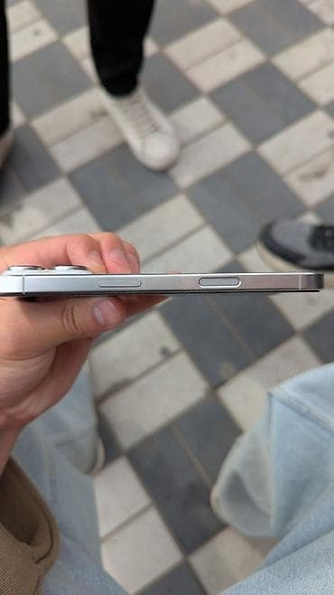 ipone 16: IPhone 16 Pro, Б/у, 256 ГБ, Серебристый, Зарядное устройство, Защитное стекло, Кабель, 90 % — 4
