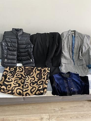 Женский набор верхней одежды и жилетов Состав лота (6 предметов): -