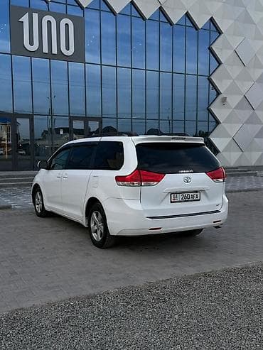 2011: Toyota Sienna: 2011 г., 3.5 л, Автомат, Бензин, Минивэн — 5
