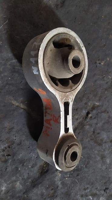 Подушка коробки передач Mazda
