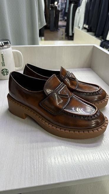 Угги: Новые Качество :1:1 люкс Цена:500с есть незаметный дефект Размер — 2