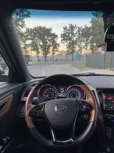 Транспорт: Ssangyong Tivoli: 2018 г., 1.6 л, Автомат, Бензин, Лифтбек — 7