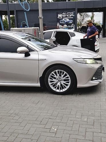 windom 2003: Toyota Camry: 2019 г., 2.5 л, Вариатор, Гибрид, Седан — 2