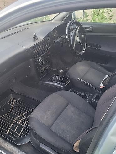 Транспорт: Volkswagen Passat Variant: 2003 г., 2 л, Механика, Бензин, Универсал — 6