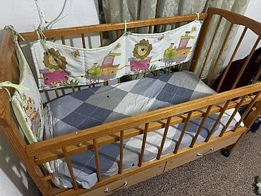 Балдар эмереги: Детская кроватка из натурального дерева с бортиками и ящиками. И с — 3