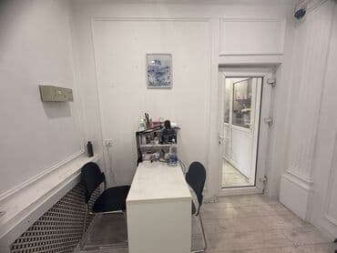 Продается маникюрный стол at lalafo.kg Продается маникюрный стол