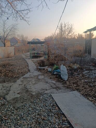 дом токмок: Сдаётся дом, три комнаты, отопление паровое, без хозяина, вода внутри — 4