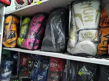 Перчатки: Боксерские профессиональные перчатки VENUM в спортивном магазине — 1