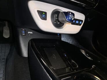 купить тент на фуру бу: Toyota Prius: 2017 г., 1.8 л, Вариатор, Гибрид, Хэтчбэк — 6