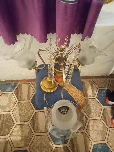 Потолочная люстра с 3 плафонами - Тип: подвесная/потолочная люстра на at lalafo.kg Потолочная люстра с 3 плафонами - Тип: подвесная/потолочная люстра на