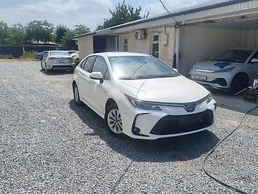 Toyota Corolla: 2022 г., 1.8 л, Гибрид, Седан