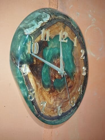 часы из эпоксидной смолы: Настенные часы из спила древесины с эпоксидной смолой. - Основание — 2