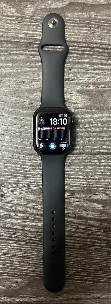 Apple Watch Series 8, 45 мм (aluminum case) В отличном состоянии, часы